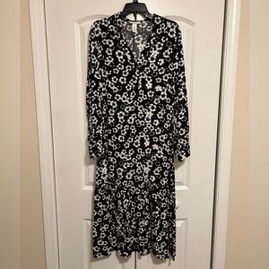 Black and white H & M dress. Size small. Excellent condition